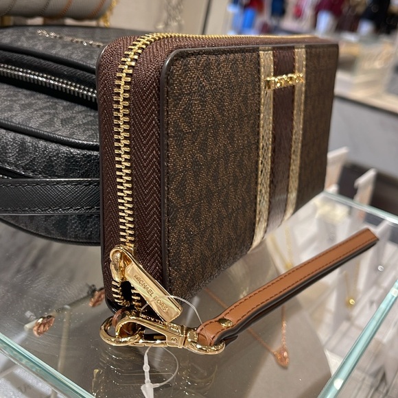 Michael Kors Jet Set Travel Large Signature Logo and Metallic Continental Wallet - Picture 16 of 16